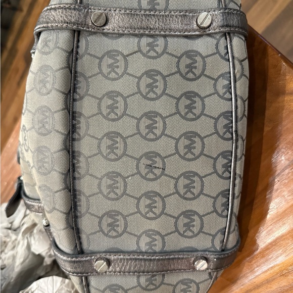 Michael Kors Monogram Gray Bag - Picture 10 of 16